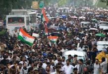 মোদির কঠোর শাস্তির আশ্বাসের পরও দাবিতে অনড় আন্দোলনকারীরা