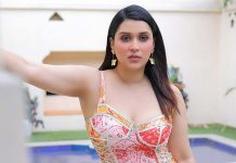 গাড়ি সরান, না হলে টায়ার খুলে দেব!’ পার্কিং নিয়ে মনারা চোপড়াকে ধমক, ভিডিয়ো নিয়ে তোলপাড়