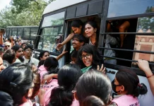 দিল্লিতে বিক্ষোভ দমনে ব্যাপক ধরপাকড়, আটক মমতা-কেজরিওয়ালসহ একাধিক সাবেক মুখ্যমন্ত্রী