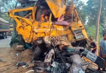 নাটোরে যাত্রীবাহী বাস ও ট্রাকের সংঘর্ষে নিহত বেড়ে ১৪